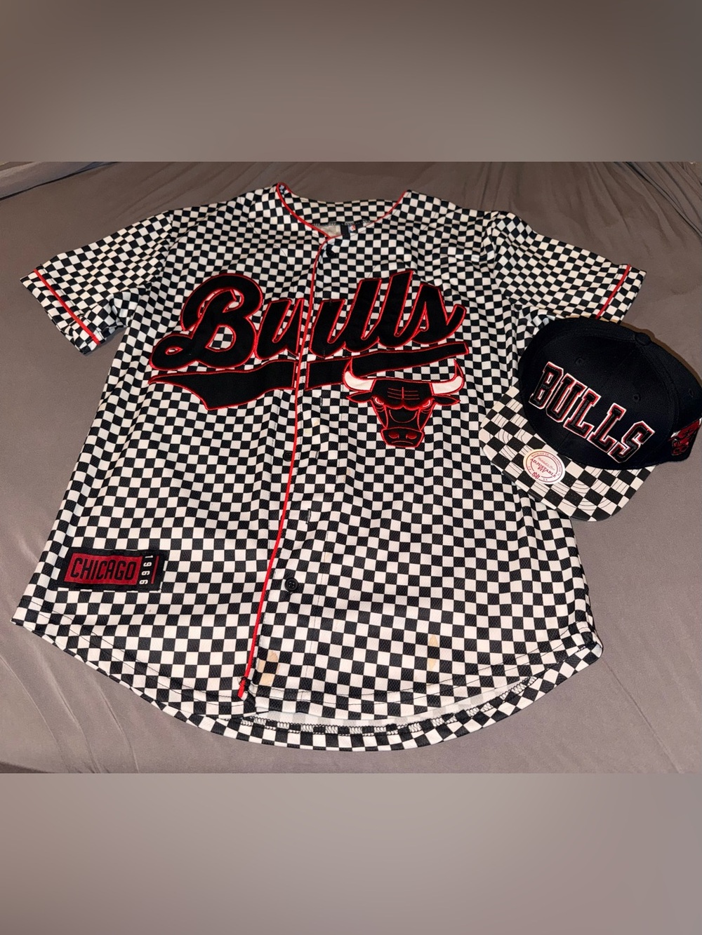 Chicago bulls button up jersey, matching SnapBack hat - Picture 1 of 10